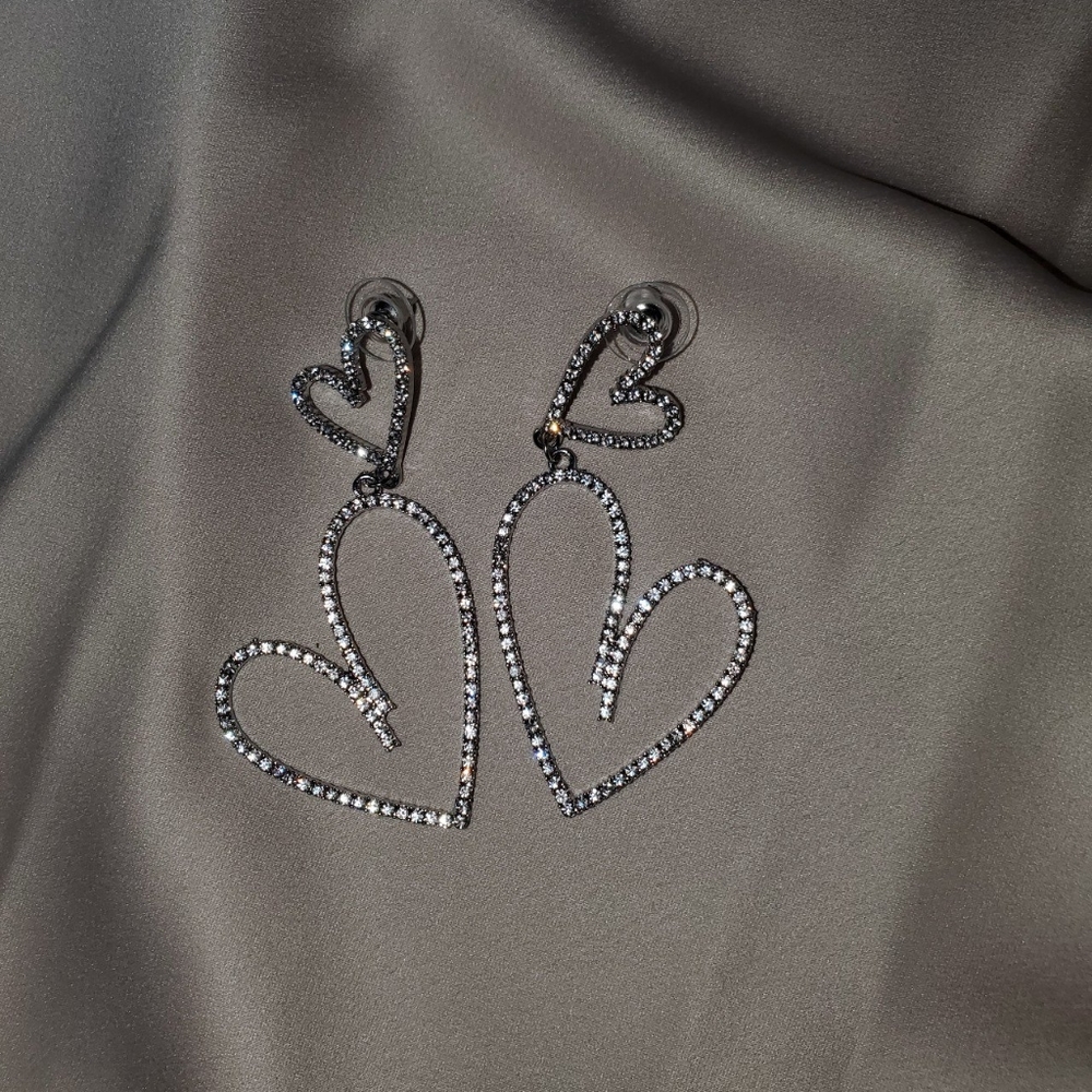 Brand new double heart earing - Picture 3 of 3